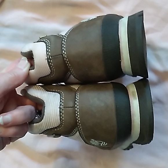 Women's Timberland hiking boots or shoes brown pinkish peach size 7.5. - Picture 6 of 13